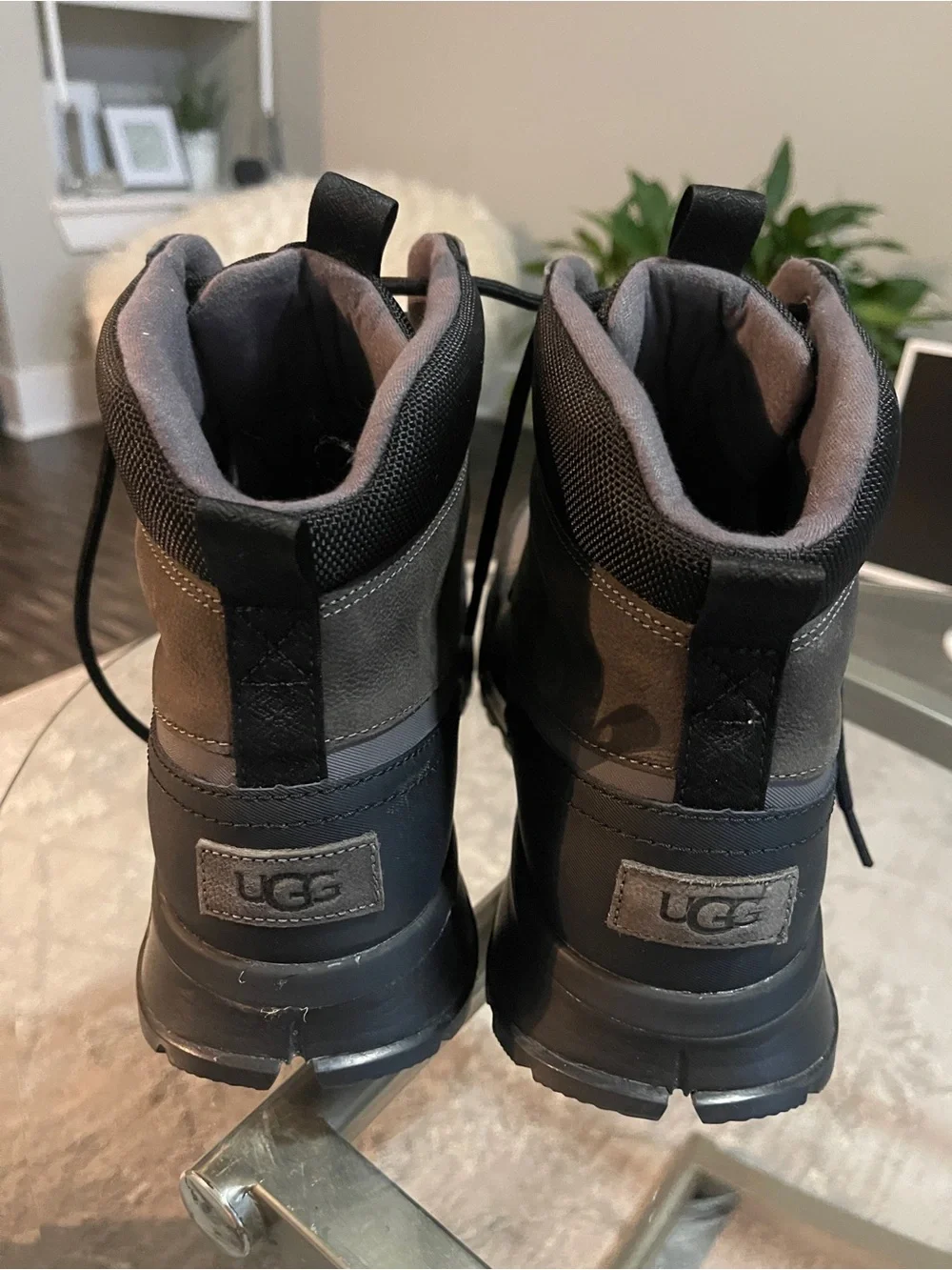 New UGG Men’s Waterproof Winter Boots – Size 11